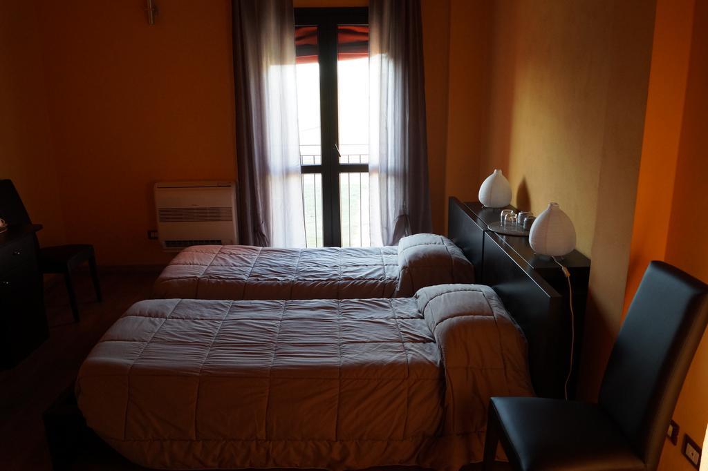 Conte Pietro Room&Breakfast Ferrara Luaran gambar